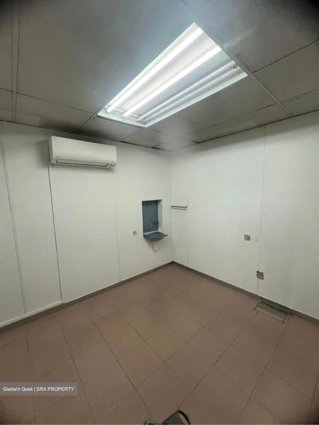 Jurong West Street 92 (D22), Office #558864631